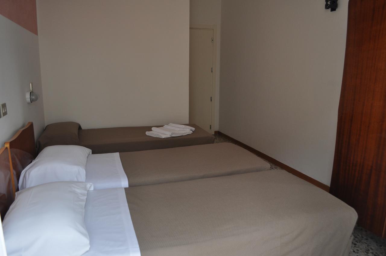 Hotel Urano كاتوليكا المظهر الخارجي الصورة