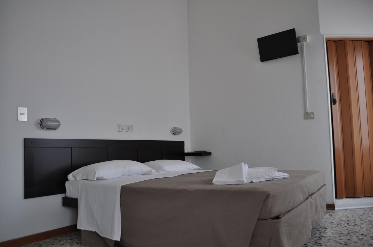 Hotel Urano كاتوليكا المظهر الخارجي الصورة