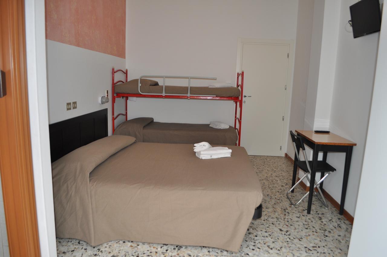Hotel Urano كاتوليكا المظهر الخارجي الصورة