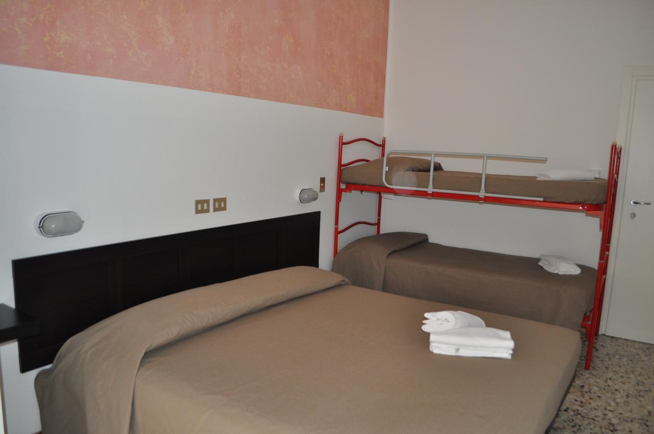 Hotel Urano كاتوليكا المظهر الخارجي الصورة