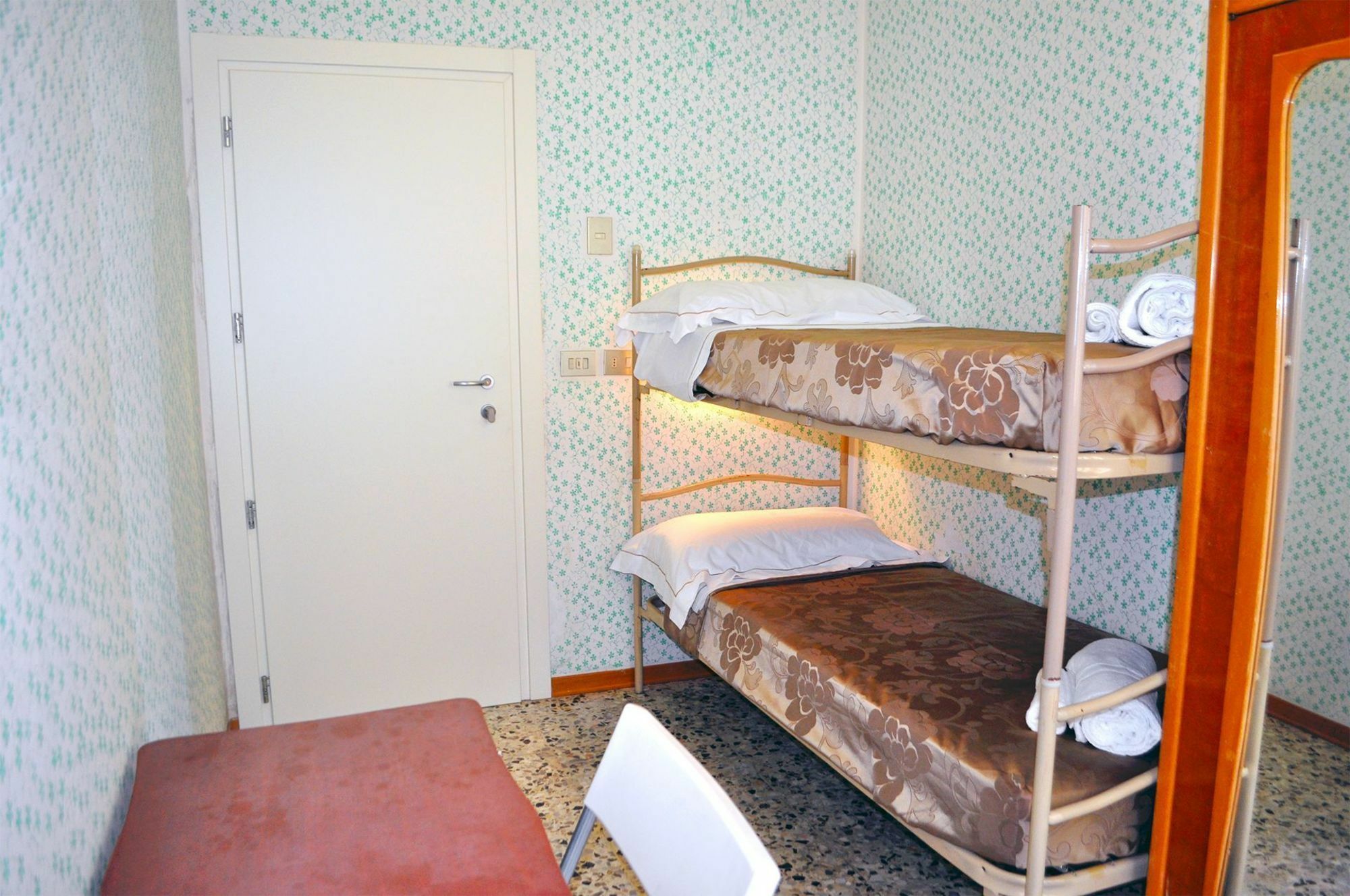 Hotel Urano كاتوليكا المظهر الخارجي الصورة