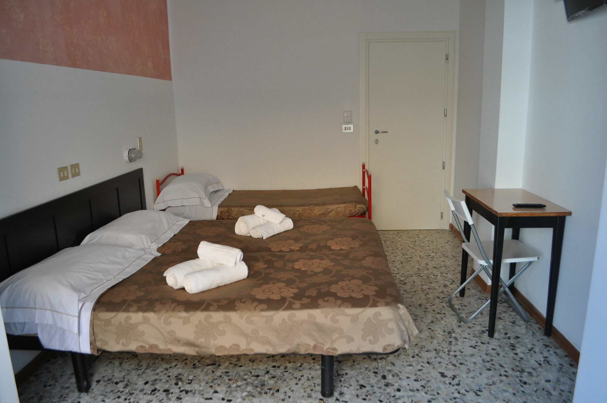 Hotel Urano كاتوليكا المظهر الخارجي الصورة