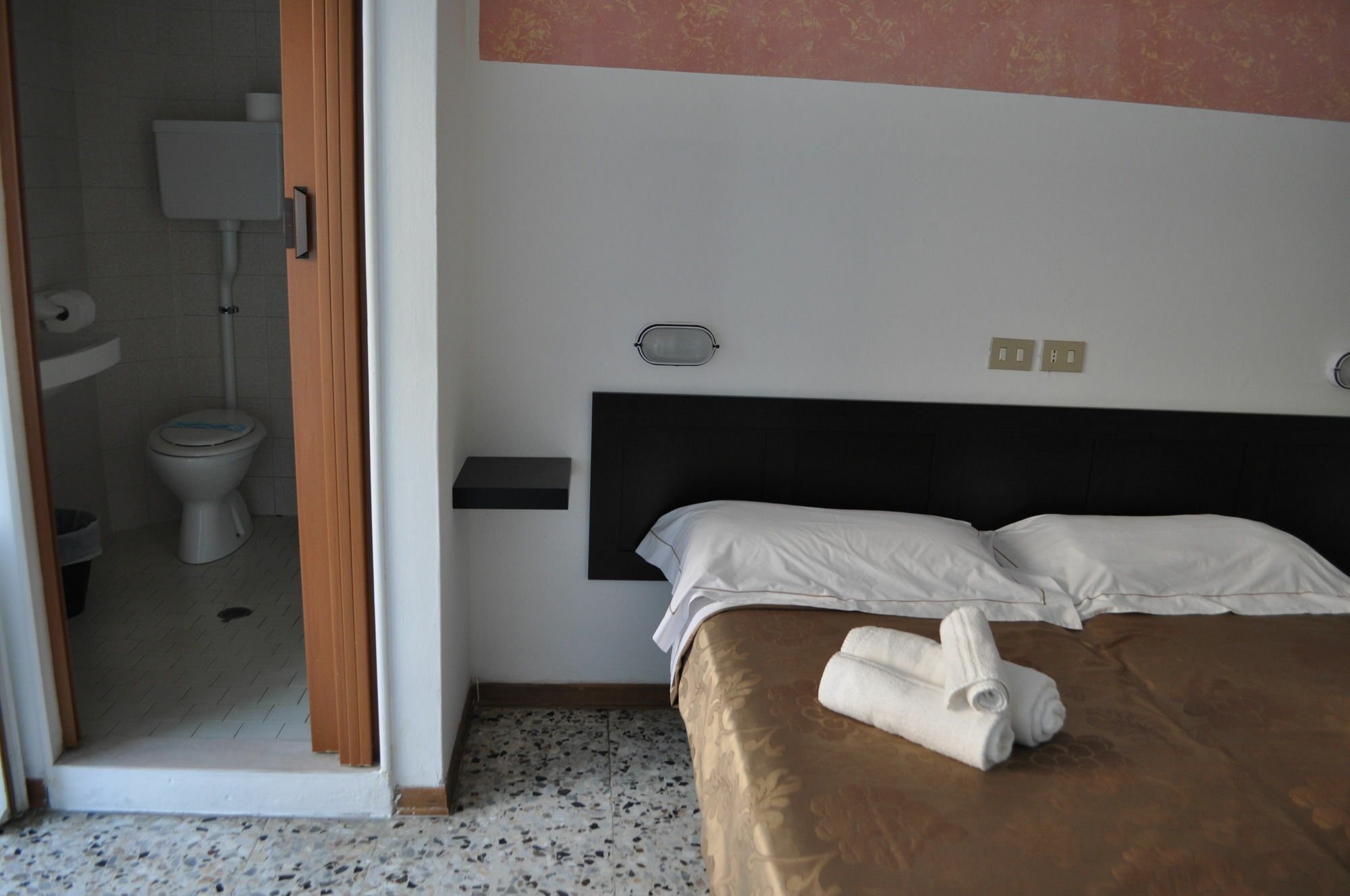 Hotel Urano كاتوليكا المظهر الخارجي الصورة