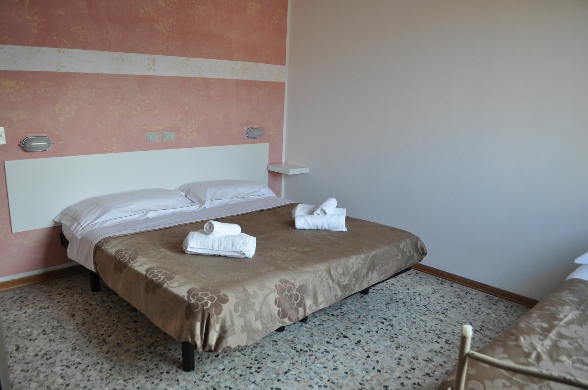 Hotel Urano كاتوليكا المظهر الخارجي الصورة