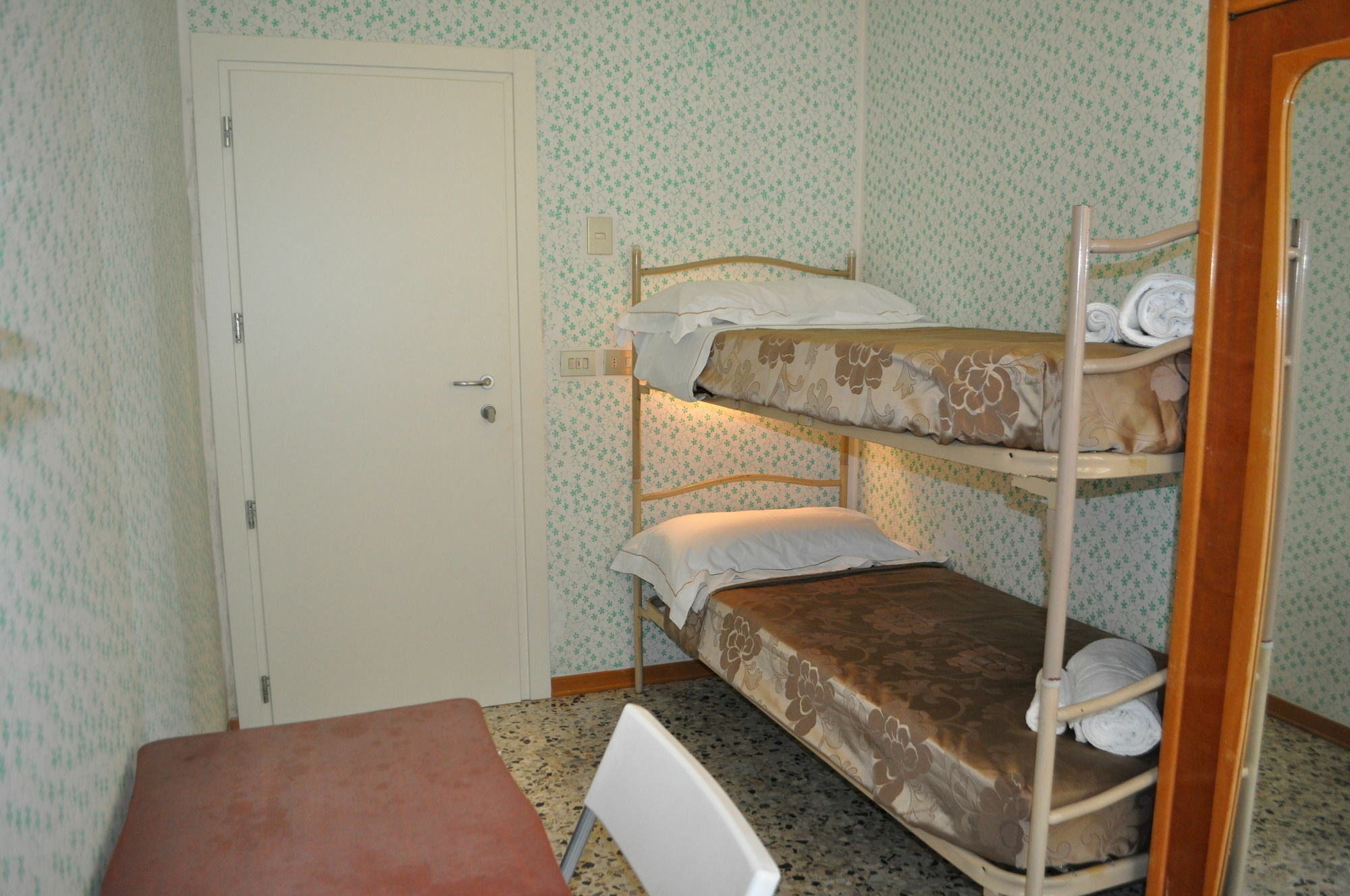 Hotel Urano كاتوليكا المظهر الخارجي الصورة