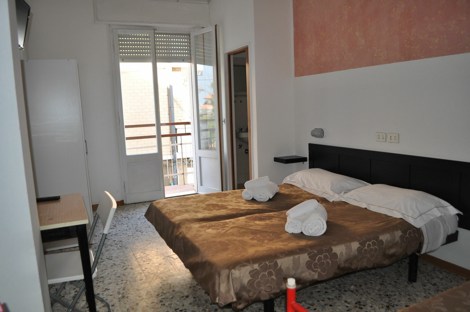 Hotel Urano كاتوليكا المظهر الخارجي الصورة