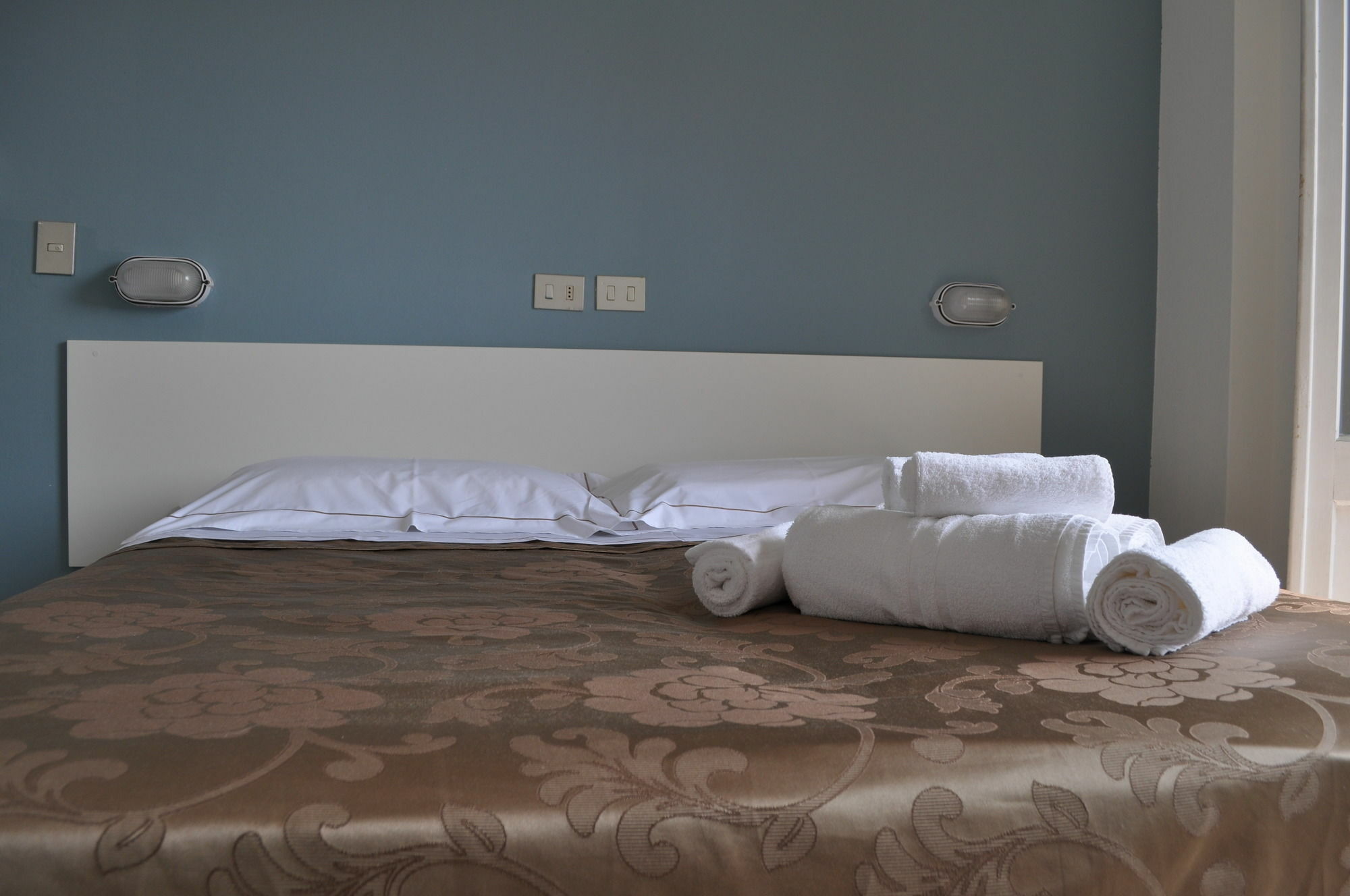 Hotel Urano كاتوليكا المظهر الخارجي الصورة