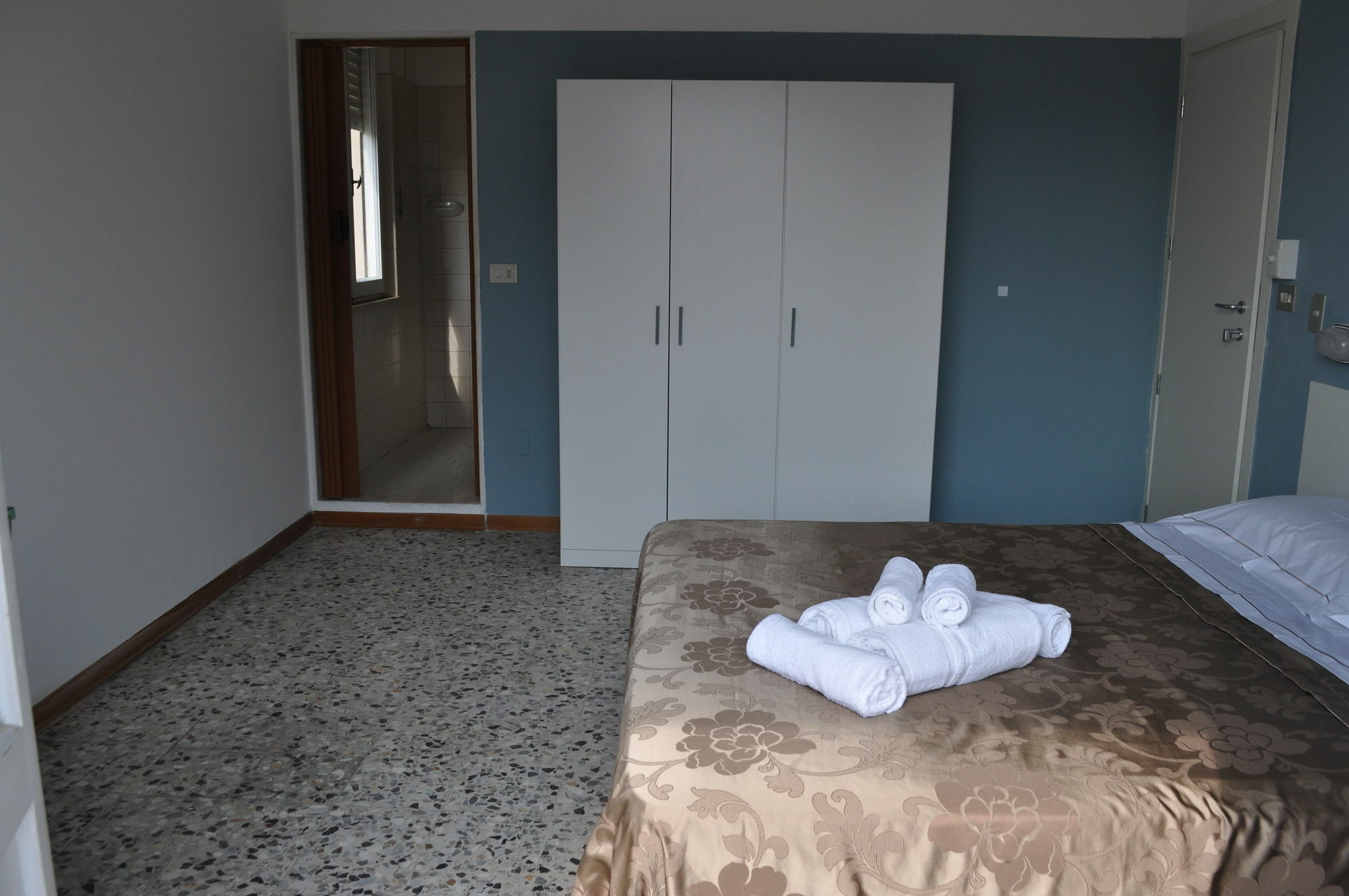 Hotel Urano كاتوليكا المظهر الخارجي الصورة
