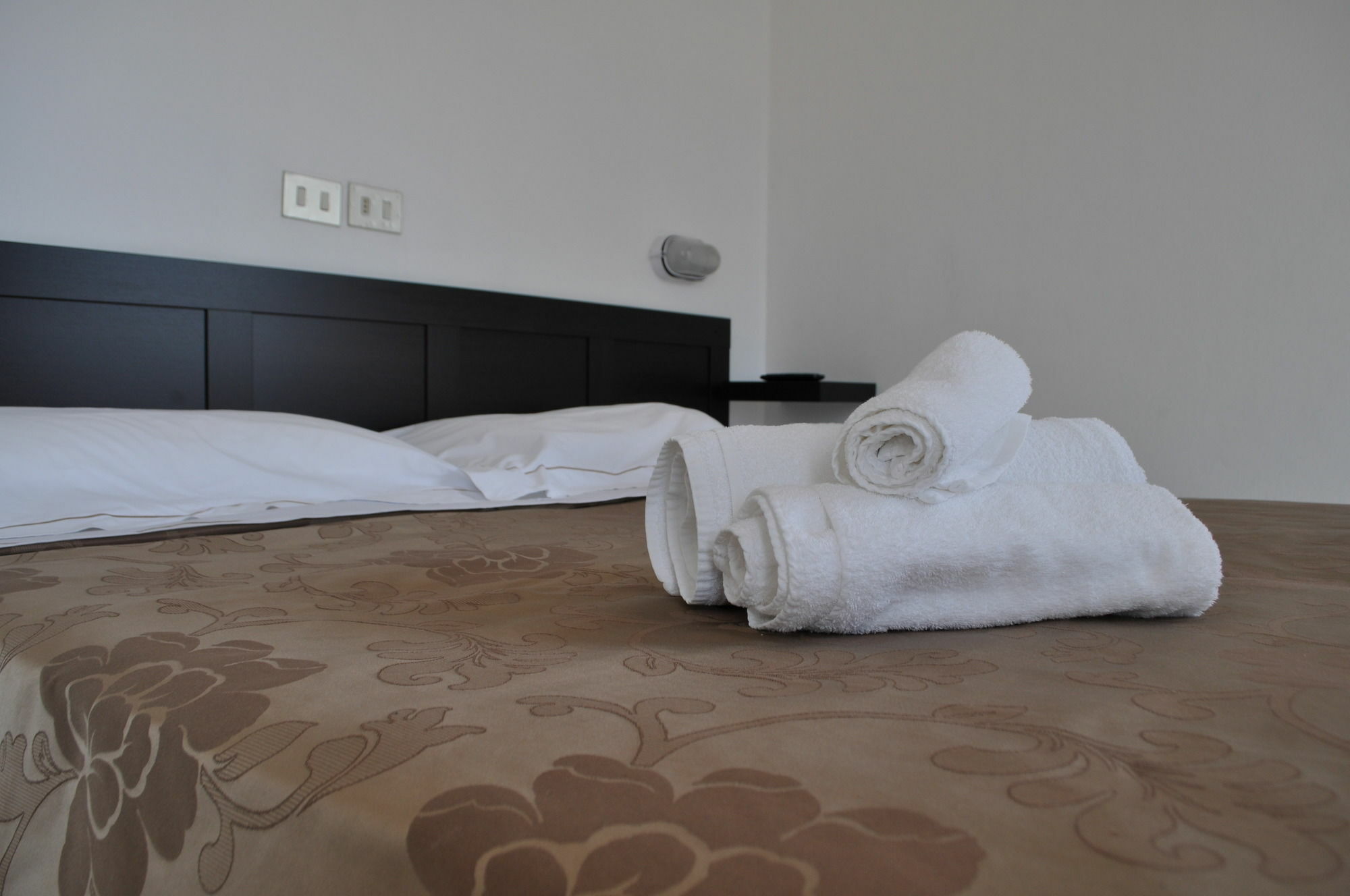 Hotel Urano كاتوليكا المظهر الخارجي الصورة